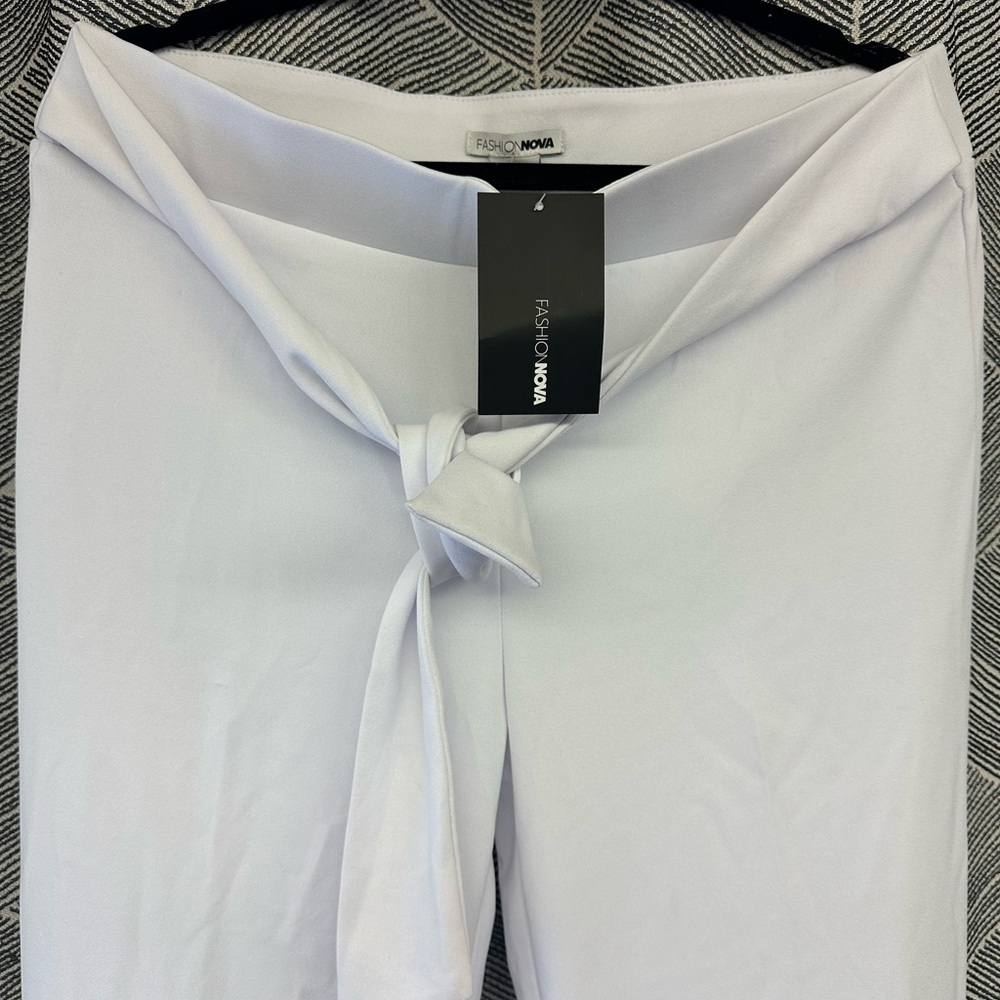 Fashion Nova White High-Waisted Pants <<<273>>> - Picture 2 of 8